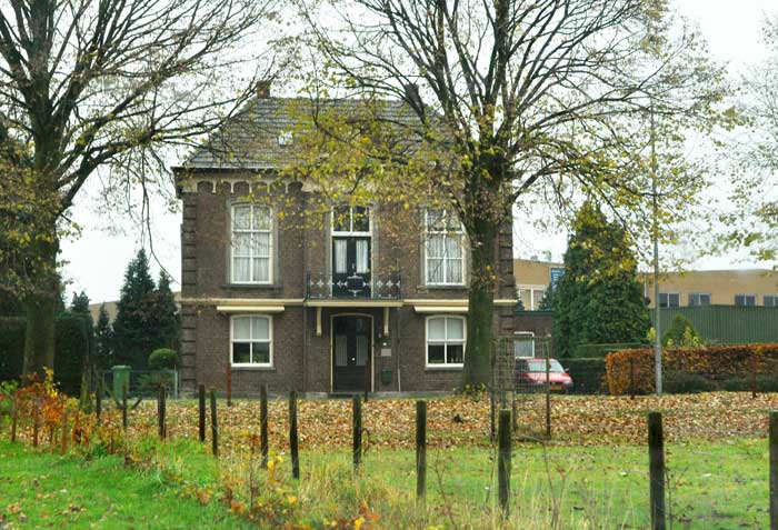 Het voormalige raadhuis van Linden. Foto: Geurt Franzen (2011)