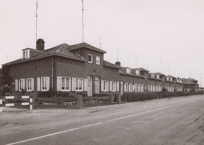 woningblok De Twaalf Apostelen aan de Beugenseweg in 1972. De woningen zijn later gesloopt (Foto: Jan Waarma; coll. BHIC)