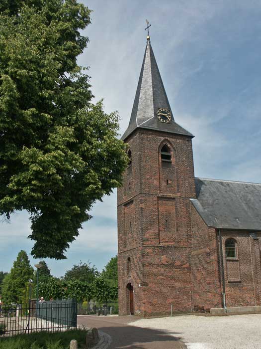 De toren van de kerk van Sint Hubert in 2010 (foto: BHIC / Henk Buijks)