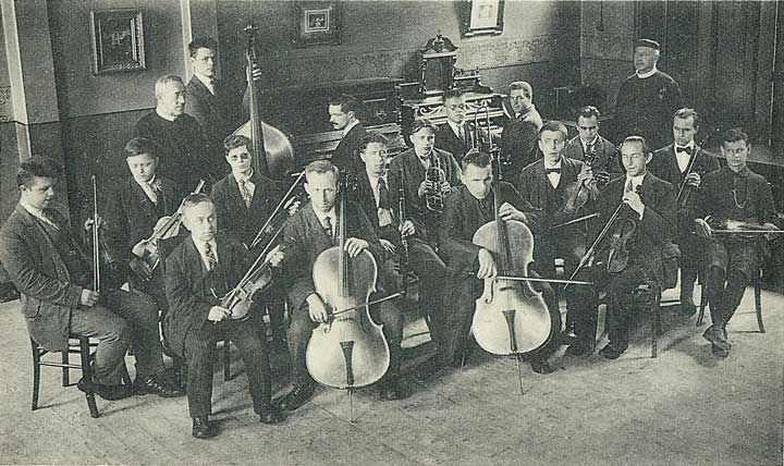 Orkest van het blindeninstituut Sint Henricus, c. 1930-1935. Bron: collectie BHIC, fotonr. DCGRA-000026