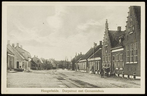 Hoogerheide, Dorpstraat met gemeentehuis te Hoogerheide, gemeente Woensdrecht, 1928 (WBA, Ongering, J, BOZ001039511)