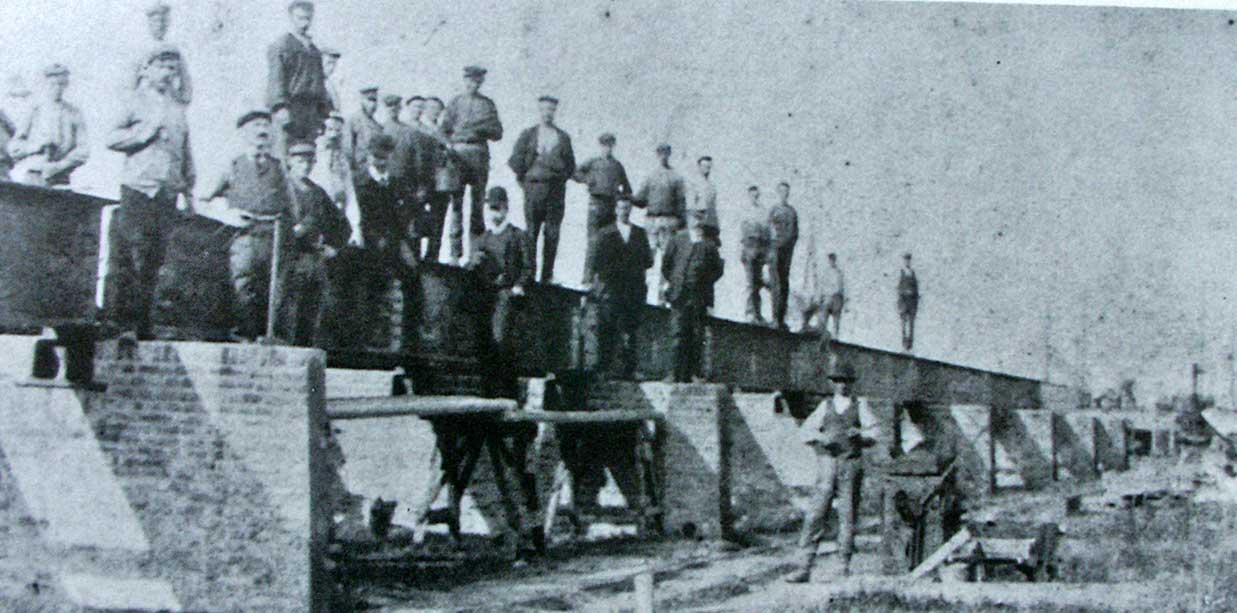 De spoorbrug over de Beerse Maas bij Huisseling