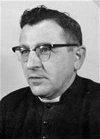 W.G.J. Oomen, eerst kapelaan en later pastoor van de Willibrorduskerk (Katholiek Documentatie Centrum, AFBK-3a1852)