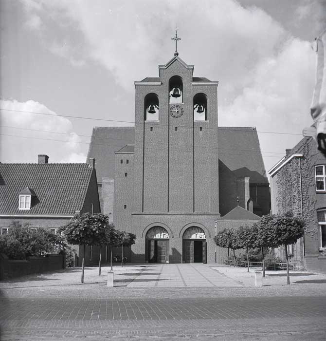 De Petruskerk in Berlicum (BHIC, collectie Jos Pé)