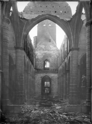Interieur van de kerk na de brand in 1922 (foto: Collectie Rijksdienst voor het Cultureel Erfgoed  6.125)