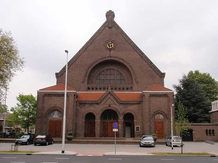 De Margaritakerk (foto: Ron Maijen, 2010. Bron: Wikimedia  Commons)