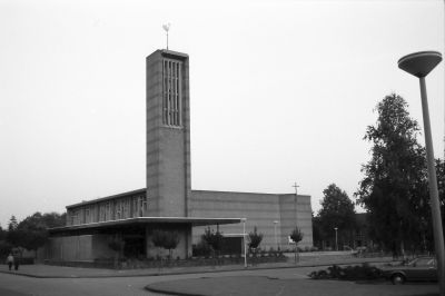 De Antoniuskerk in 1983 (foto: © Job van Nes. Bron: www.reliwiki.nl)