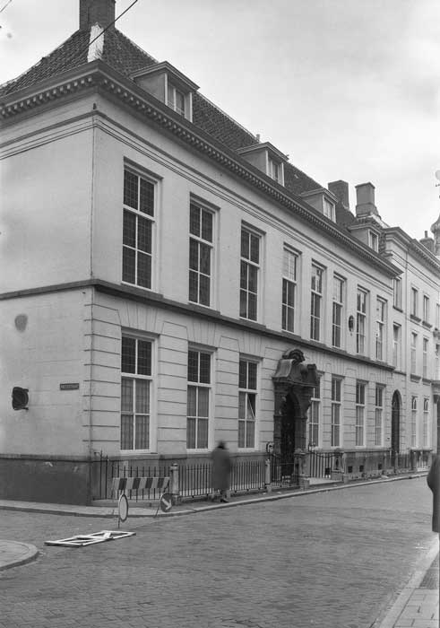 Nieuwstraat 21 (foto: G.J. Dukker. Bron: collectie Rijksdienst voor het Cultureel Erfgoed, fotonummer 66.015)