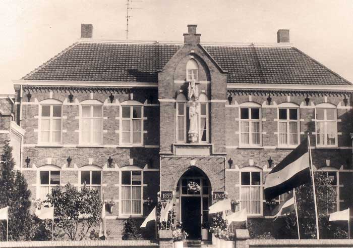 Antoniusgesticht rond 1965 (Erfgoedcentrum Ned. Kloosterleven, collectie BM-Z032 Beeldmateriaal Zusters vd Choorstraat)