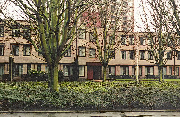 Eindhoven, het H.-Hartklooster aan de Mgr. Swinkesstraat, 1980. Foto: Collectie Jan Smits