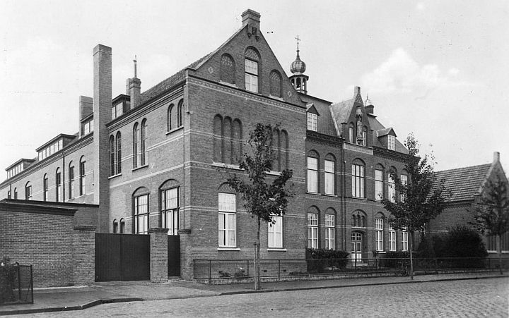 Eindhoven, klooster van St.-Ignatius, c. 1910. Foto: Collectie Zusters van Liefde van Schijndel 