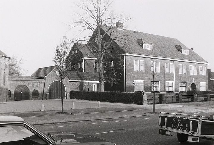 Eindhoven, voormalig klooster-pastorie St.-Jozef Tivoli, 1989. Foto: BHIC, fotonr. PNB001017328