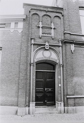 's-Hertogenbosch, ingangspoort Claraklooster, 1990. Foto: BHIC, fotonr. PNB001030127