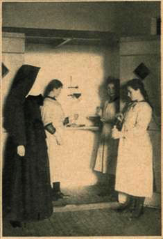 Leerlingen krijgen onderricht in het "onderzoek der melk naar de nieuwste methoden" (bron: Katholieke Illustratie, 3 feb. 1917)