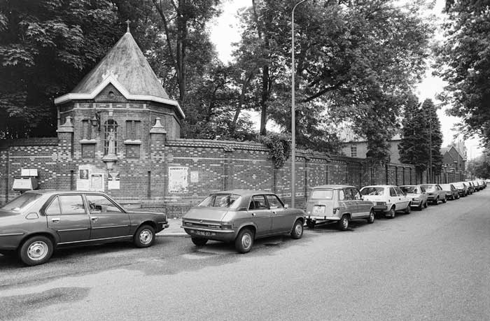 Tuinmuur en kapel van het klooster (foto: Rijksdienst Cultureel Erfgoed / L.M. Tangel, 1979)