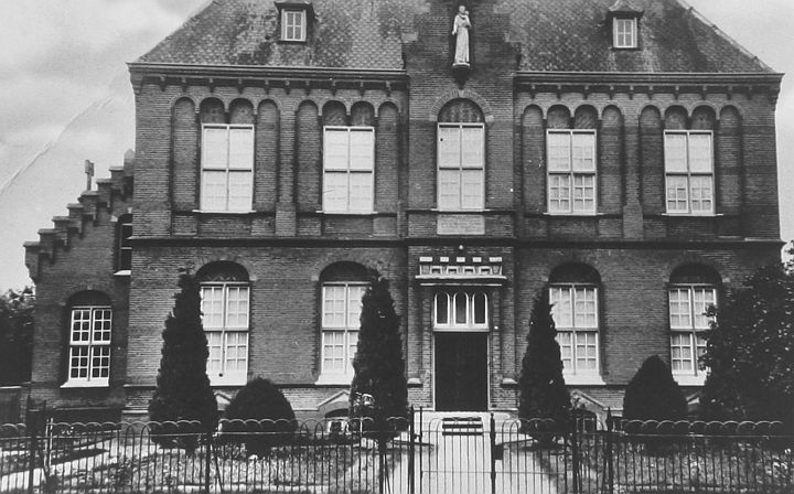 Waalwijk, Antoniusgesticht, 1915. Foto: Streekarchief Langstraat, Heusden, Altena, fotonr. 13414
