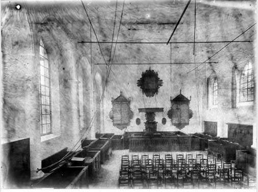 Interieur hervormde kerk te Leur begin 1900
