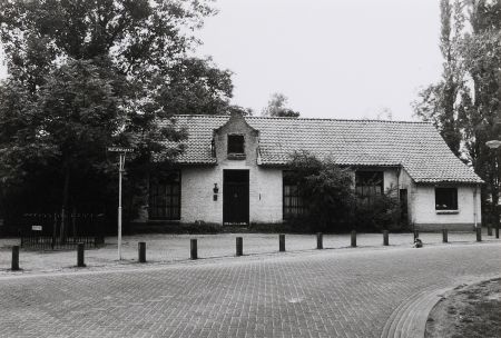 De boterfabriek, gebouwd in 1900 (Collectie PNB, 1989)