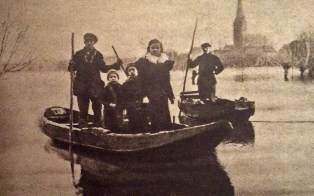 Foto: Lithoijen in januari 1926. Uit: Kath. Illustratie.