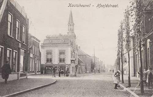 056482 - Hoofdstraat met gemeentehuis, Kaatsheuvel, 1917