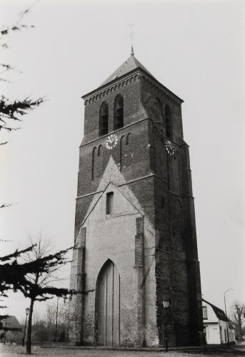 De toren, gebouwd in de 15e eeuw (Collectie PNB, 1991)