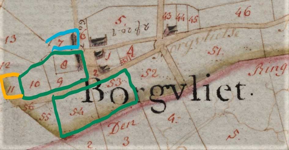 Het groen omlijnde gebied zijn de eigendommen met wagenmakerij en herberg van Anthonie Scheider tegen het Dorpsplein. Nummer 11 (oranje omlijmd) is een perceel grond van het gilde en nummer 7 (blauw omlijmd) de wagenmakerij) van schoonzoon Jacobus Groffen
