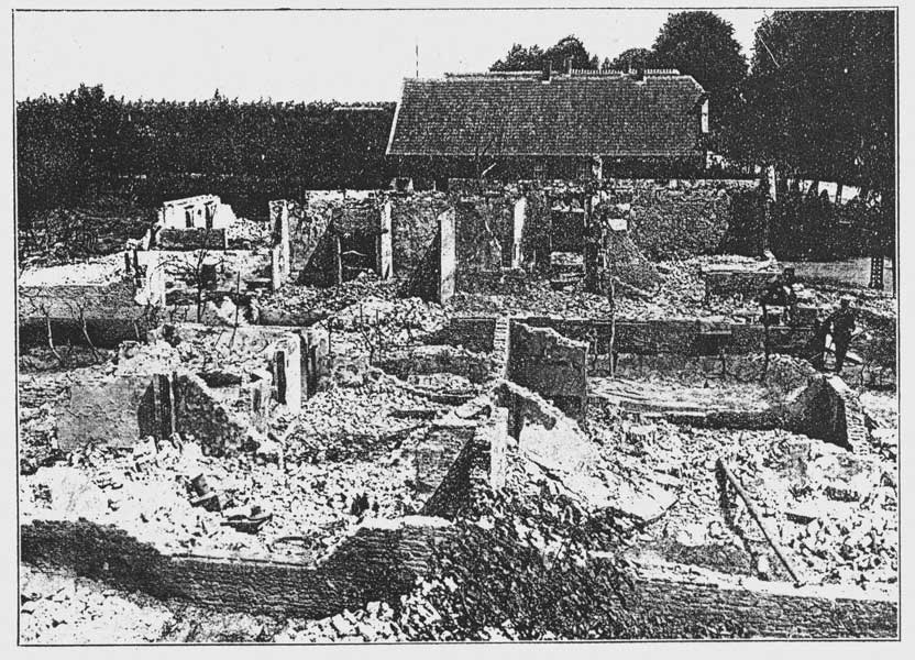 De ravage na de brand in 1914 (bron: Katholieke Illustratie van 30 mei 1914; Streekarchief Langstraat Heusden Altena, fotonummer VLM00113)