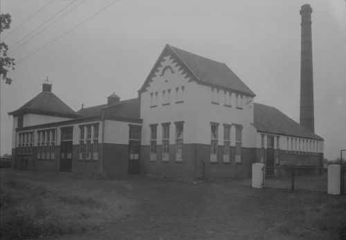 De vroegere stoomzuivelfabriek, later de Conservenfabriek Fruco, 1950 (Het Zuiden, BHIC)