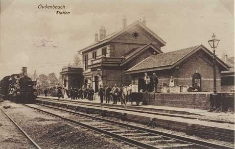 Oudenbosch, Het station met een arriverende trein, 1905 (WBA, RAW014012166)