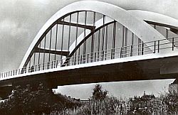 De nieuwe boogbrug in de jaren '60 (Foto: Stadsarchief Breda)