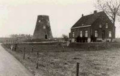 De voormalige watermolen aan de Dirkbotseweg, de vermoedelijke huisvesting van de Brons-dieselmotor