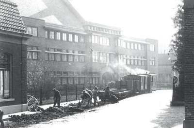 Het opbreken van de tramrails in 1941 in Uden