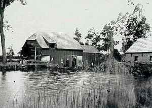 Westerhovense watermolen en molenwiel. Foto: RHCe