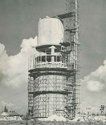 De nieuwe watertoren in aanbouw, 1949