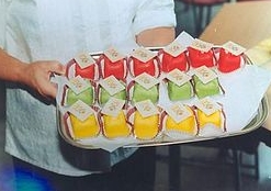 gebak in de Landerdse kleuren bij de opening van het gemeentehuis van Landerd