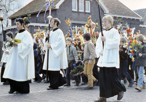 Processie met palmpasen in Reek, ca. 1978 (foto: Ton Cruijsen, bron: BHIC, fotonummer 1903-000658