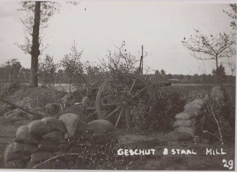 8. Staal geschut op de Brugse Berg onder Mill, mei 1940. Bron: Collectie BHIC nr. MIL0510