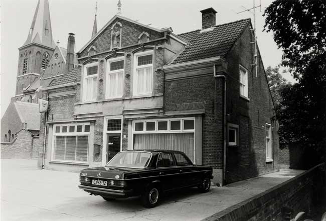 Winkel/woonhuis Grotestraat 1 Beers, 1987 (foto: Wies van Leeuwen, collectie BHIC PNB001003175)