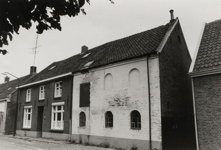 Leerlooierij, Esch 1985 (foto: Wies van Leeuwen/ Provincie Noord-Brabant, collectie BHIC PNB001019759) 