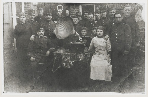 Putte, Militairen ingekwartierd bij een gezin in Putte tijdens de Eerste Wereldoorlog, 1915 (WBA, Foto Archief Bergen op Zoom, BOZ001037306)