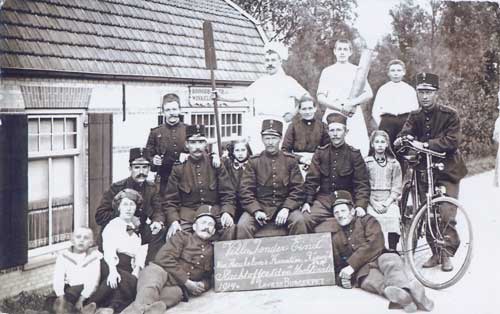 Rijswijk, Familie van Heukelom tijdens de mobilisatie, 1914 (Salha, lha00060)