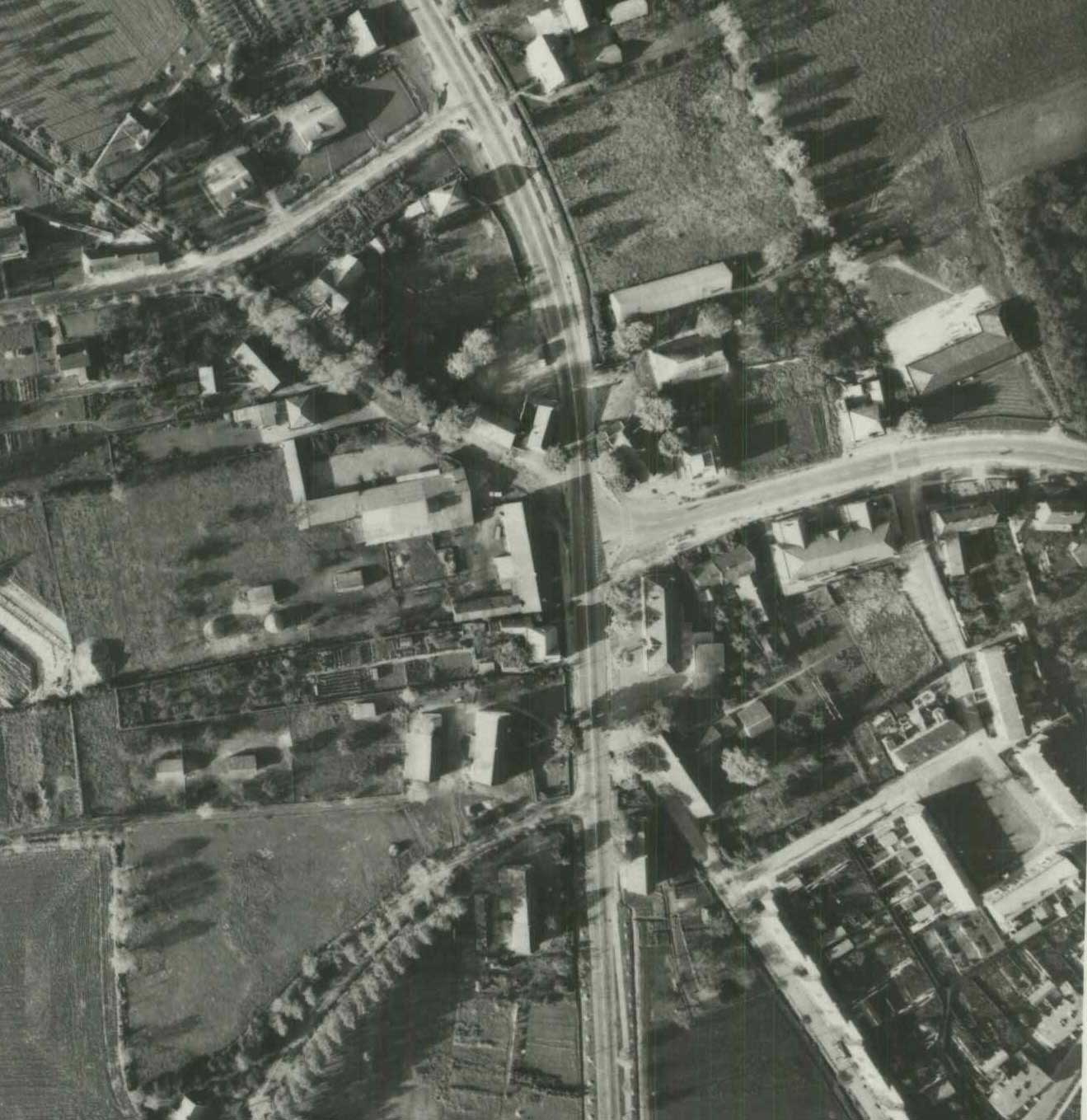 Luchtfoto van het centrum van Nijnsel, 1965 (bron: Kadaster)