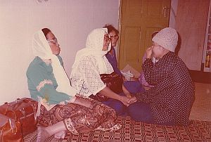 Ibu (moeder) Warti, Ibu Kastoemie en Ibu Ponikem, 1982