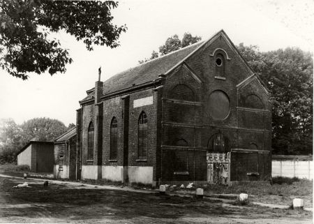 Het oude RK Gertrudiskerkje te Sterksel, gebouwd in 1866 (bron: HKK De Heerlijkheid Heeze-Leende-Zesgehuchten)