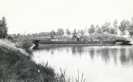 Ter hoogte van het pontveer, 1964 (foto: Jan van den Heuvel, vervaardiger: Gemeente Someren, bron: RHCe)