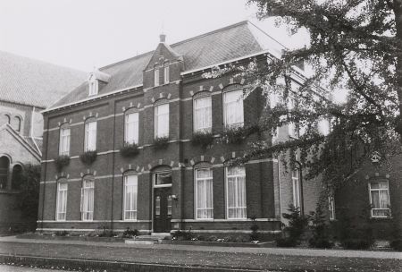 De pastorie te Someren, gebouwd in 1901 (Collectie PNB, 1991)
