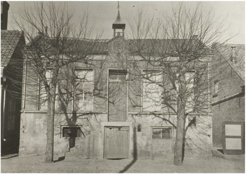 Het eerste raadhuis (foto 1925-1931, bron: Regionaal Historisch Centrum Eindhoven)