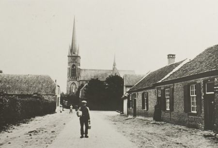 De Dorpsstraat (foto 1920-1930, bron: Regionaal Historisch Centrum Eindhoven) 