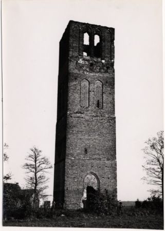 Toren van de oude St. Trudokerk (Uitgever: Foka, bron: Regionaal Historisch Centrum Eindhoven)