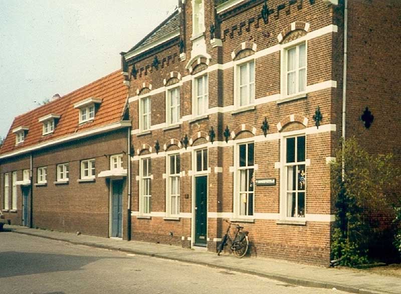 Klooster en school in 1989